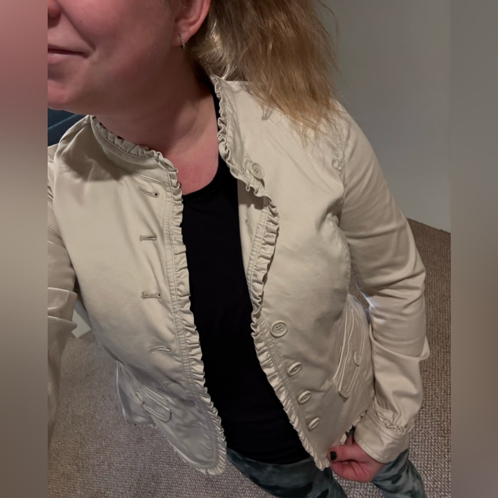 *3for$100 bundle!* White House Black Market Fitted Ruffle Trim Khaki Blazer Sz 4